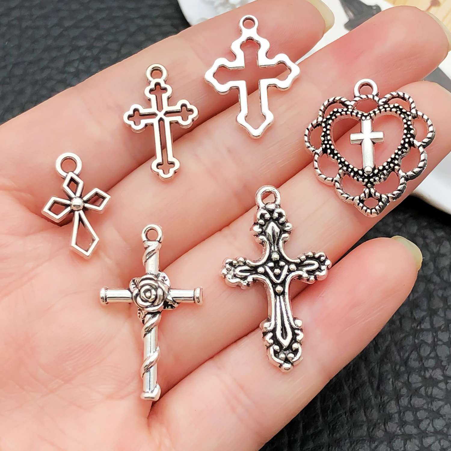 52pcs Assorted Cross Pendants  - Jewelry Making Online recension och pris