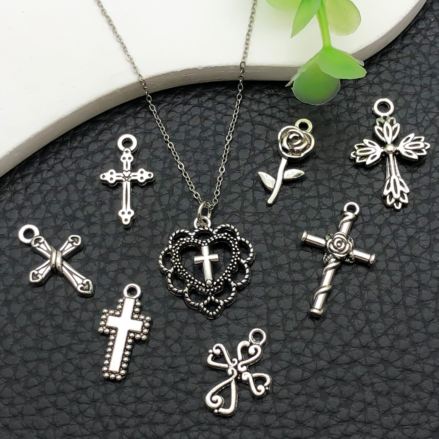 52pcs Assorted Cross Pendants  - Jewelry Making Online recension och pris